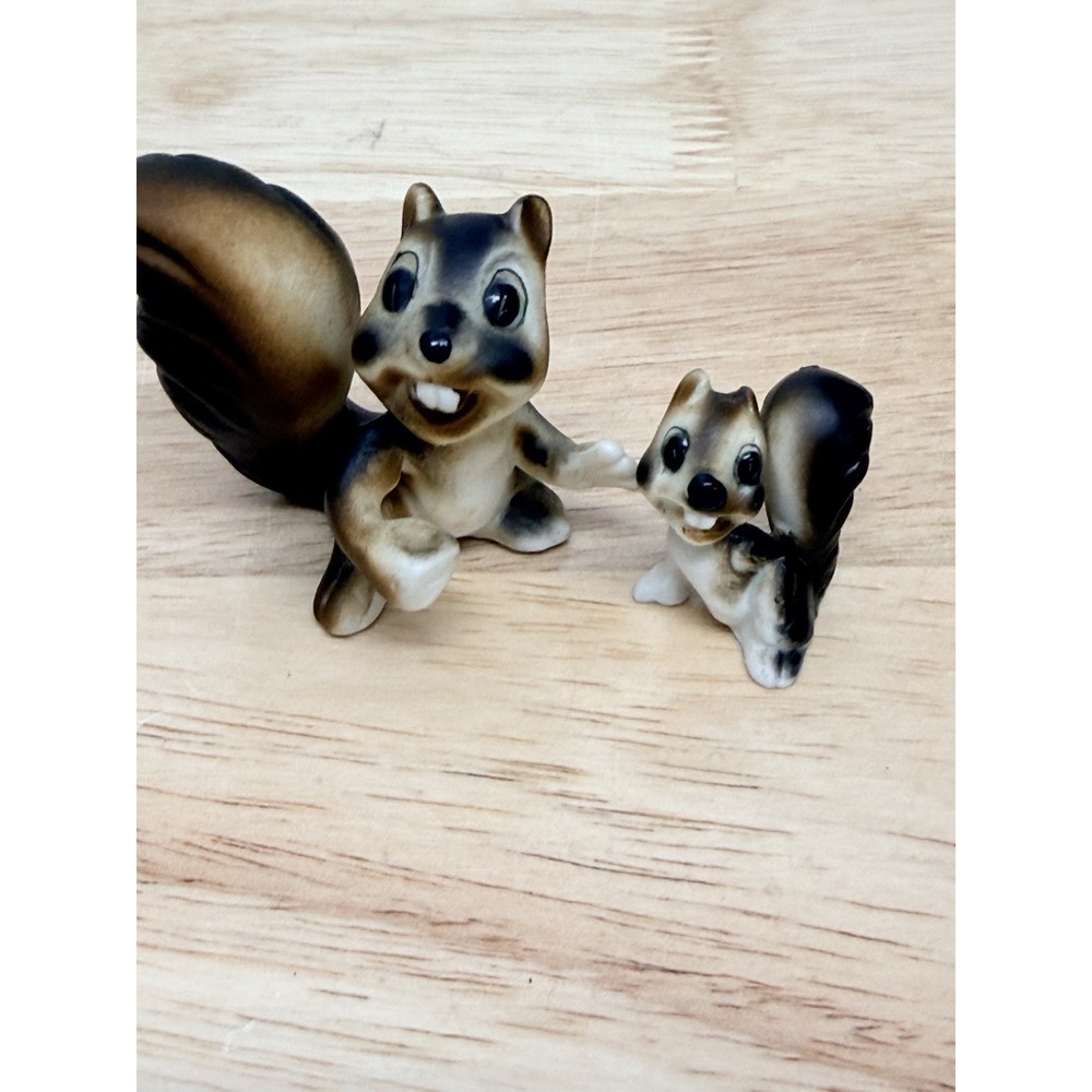 Vintage 1950s Ceramic Squirrel Figurines Pair Big Eyes Kitsch Woodland Decor#AA